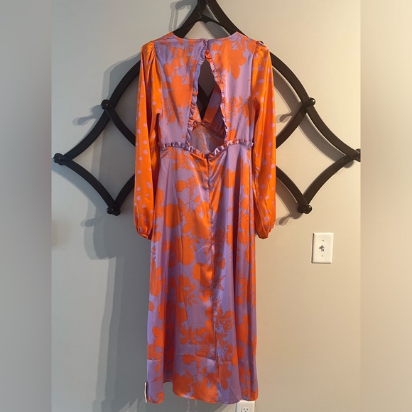 A Sweet Satin Dress with an Open Back! - Picture 2 of 3